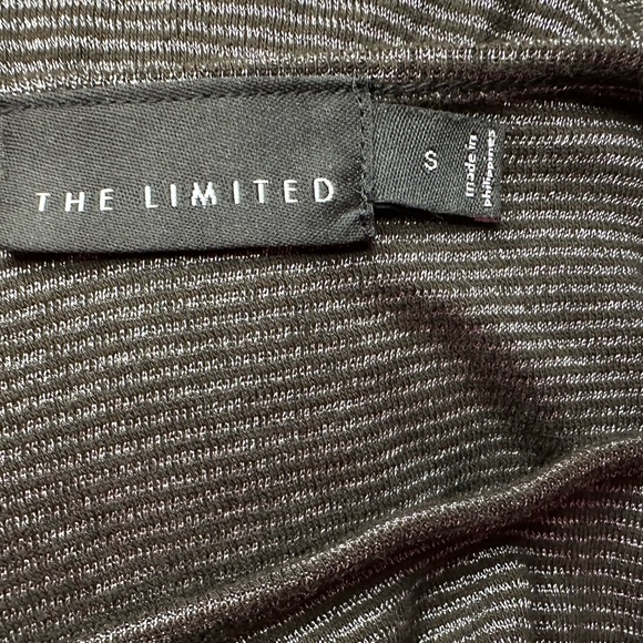 Beautiful silver and black limited top - Picture 7 of 8